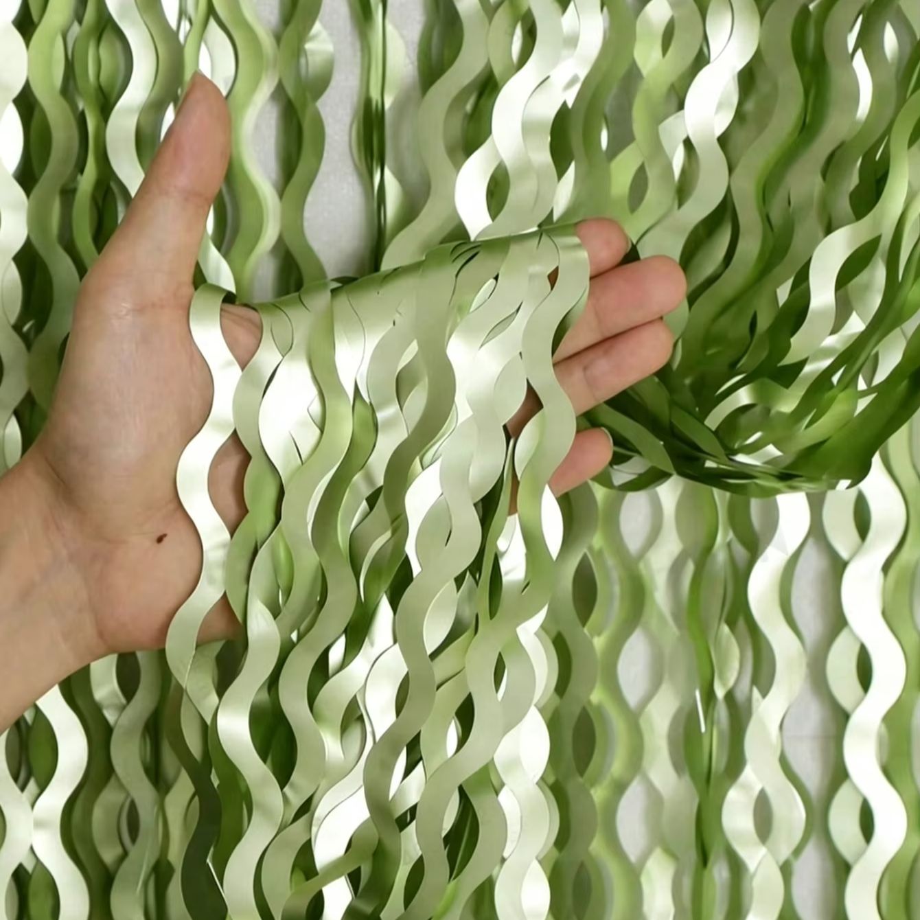 2PCS Sage Green Wavy Foil Frin - đánh giá và giá Tinsel Garland Decoration